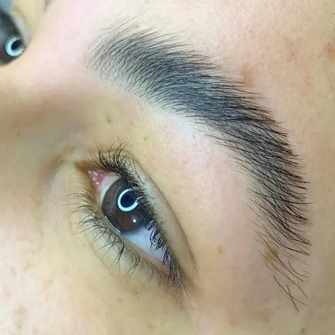 Alinhamento de Sobrancelhas — Resultado 2 | Aurea Beauty X Studio Barretos